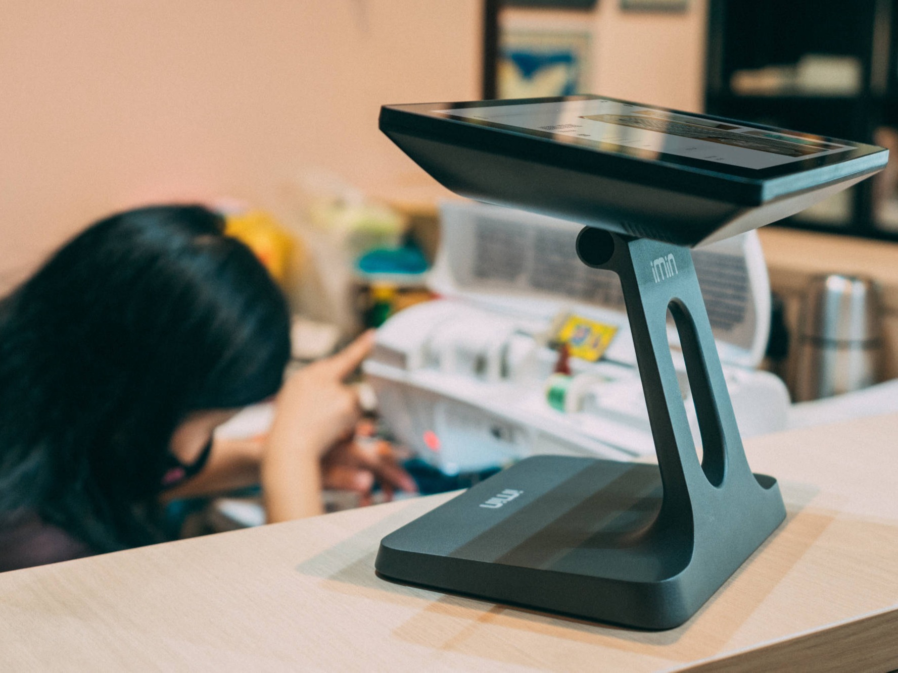 d2-402-desktop-pos-user-scenario-5-2000x1333